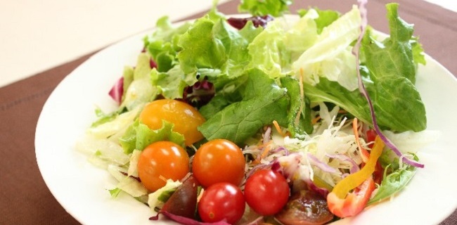ダイエット中の食事メモ：カレーの前にサラダを